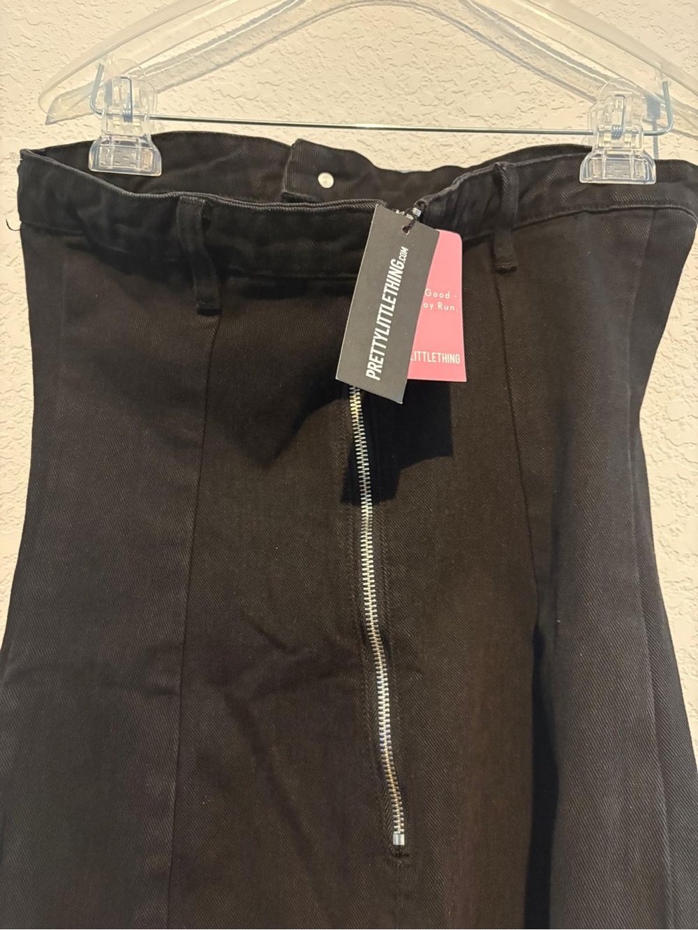 PrettyLittleThing Black Zip-Up Jacket with Branded Tags - Picture 9 of 9